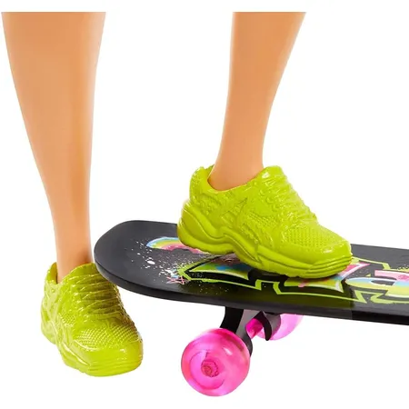 Barbie Extra Puppe mit blauen Haaren und Skateboard, inkl. Haustier