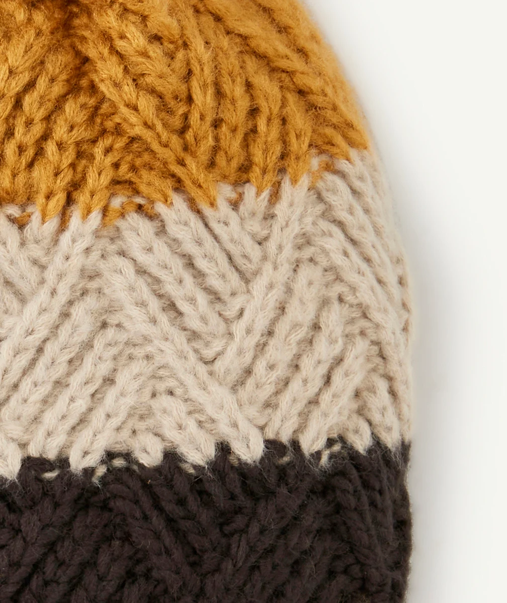 BONNET EN TRICOT GARÇON EN FIBRES RECYCLÉES OCRE BEIGE ET MARRON