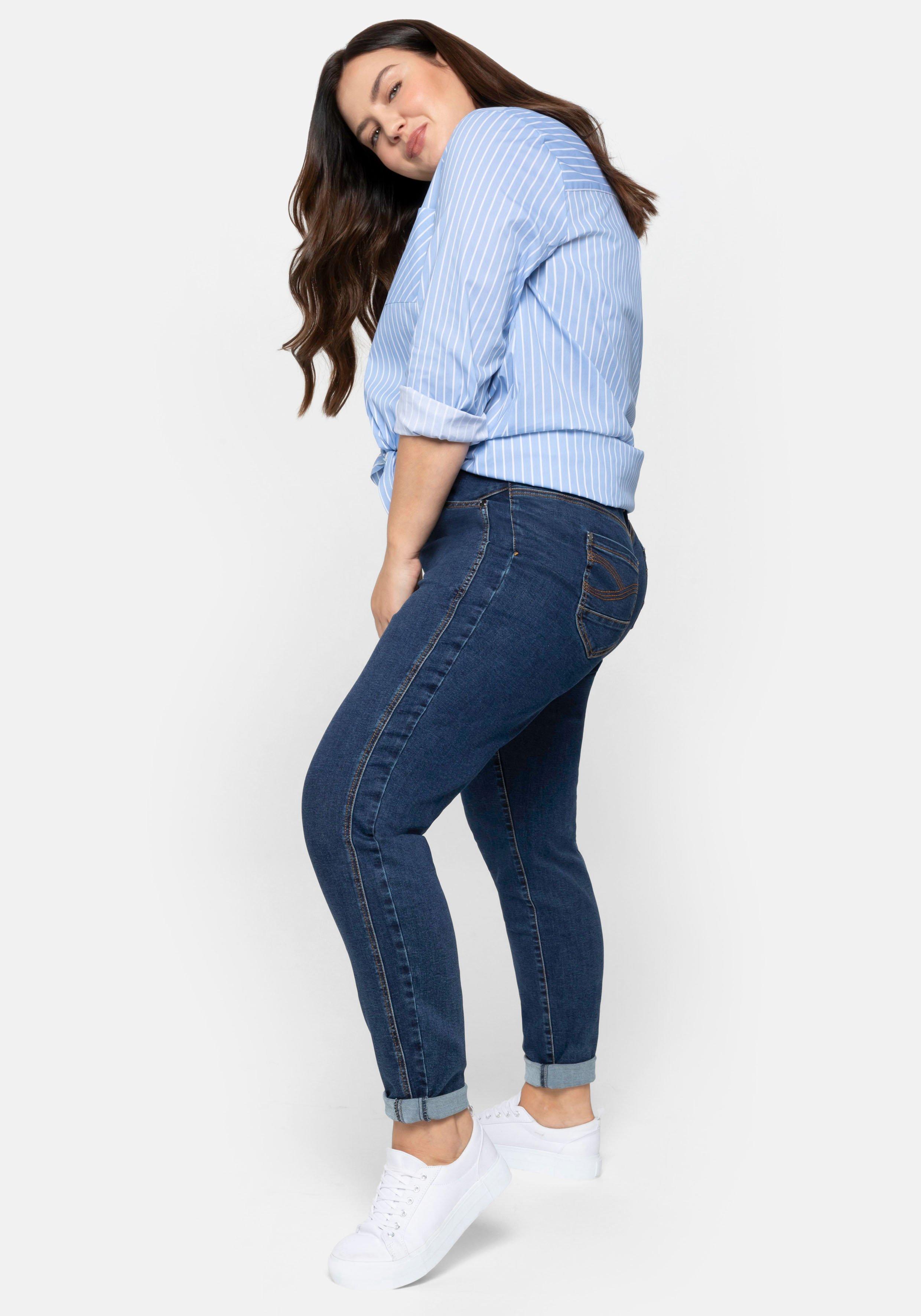 Girlfriend-Jeans mit vorverlegter Seitennaht
