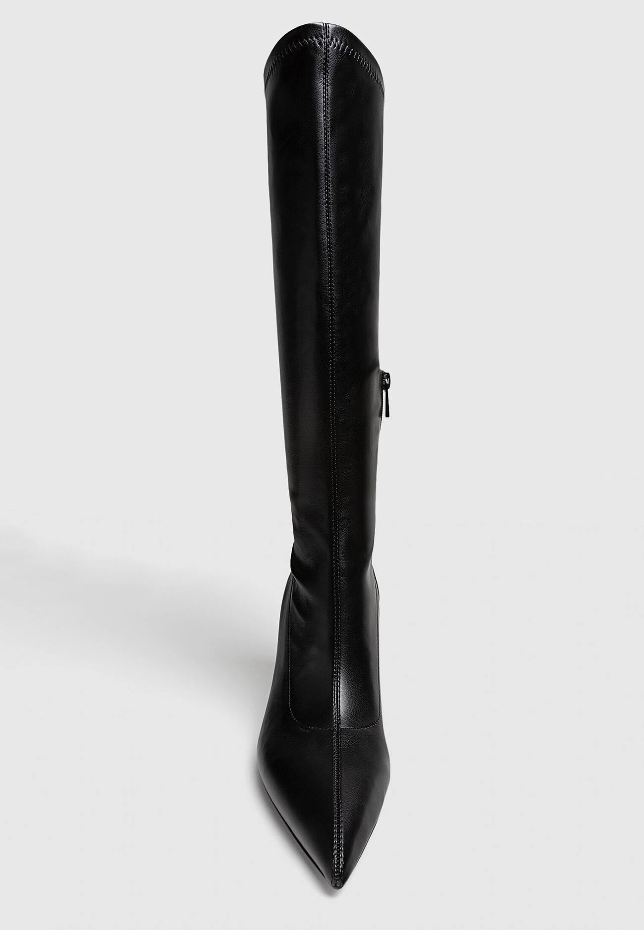Botas pretas de salto alto tamanho XL com elastano