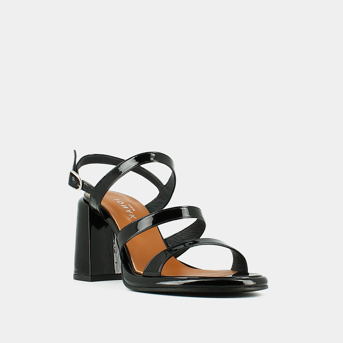 Sandales à brides  en vernis noir