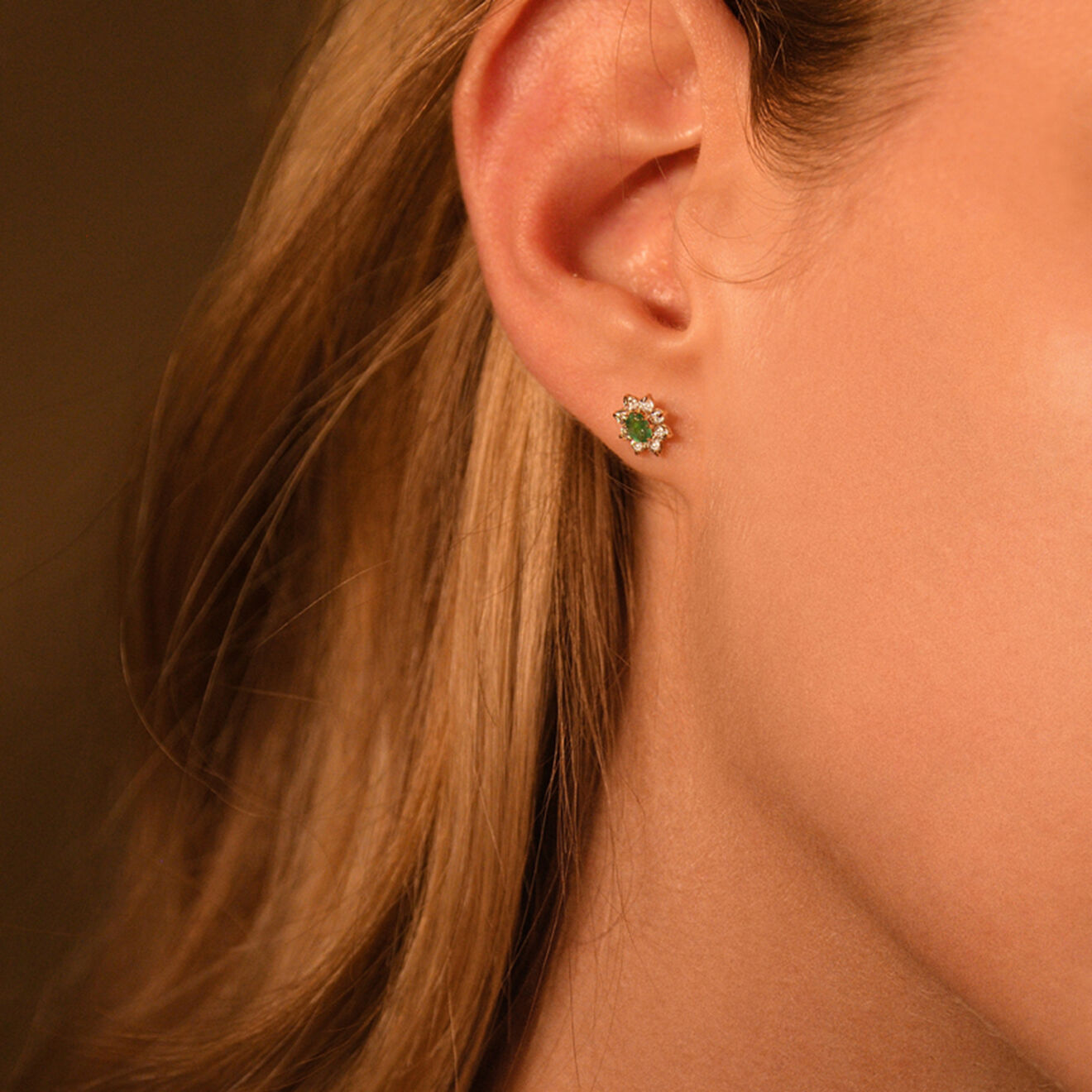 Instant d'Or Boucles d'oreilles Marguerite Emeraudes 0.20 ct or jaune