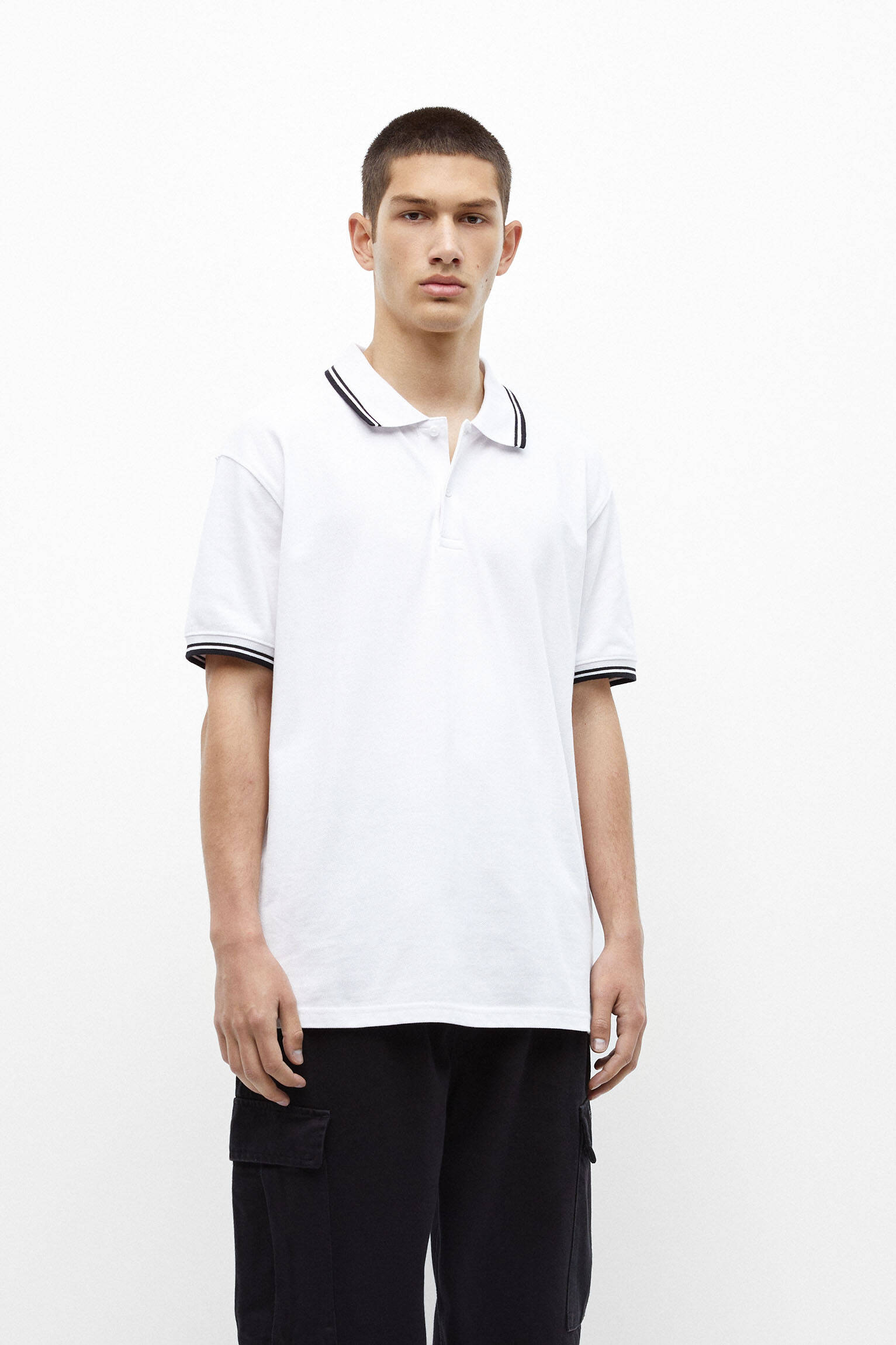 CAMISA POLO COM GOLA CONTRASTANTE - BRANCA