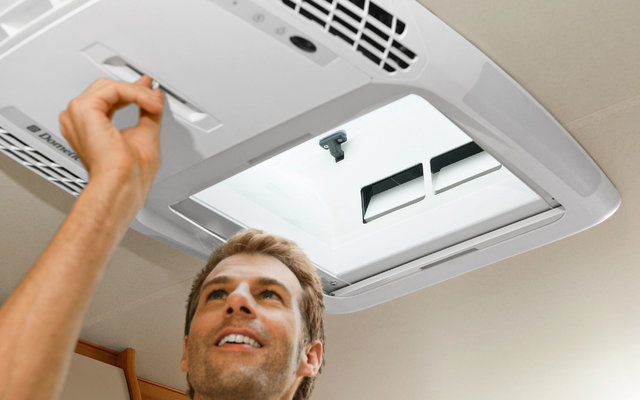 Dometic FreshLight 2200 Dachklimaanlage mit Dachfenster 2.200 W