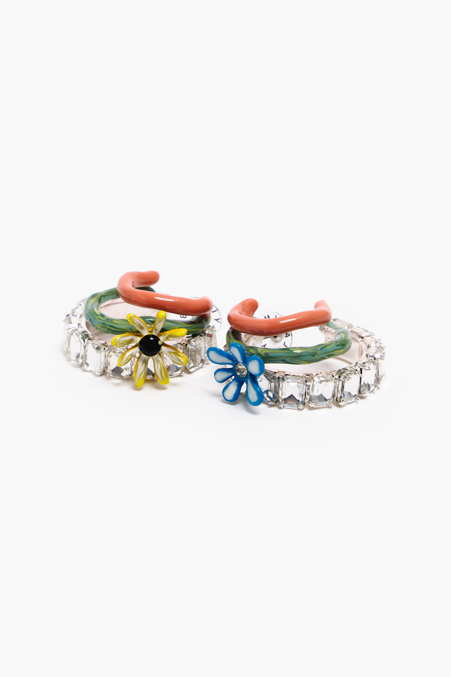 brincos de argola maxi com flores multicoloridas