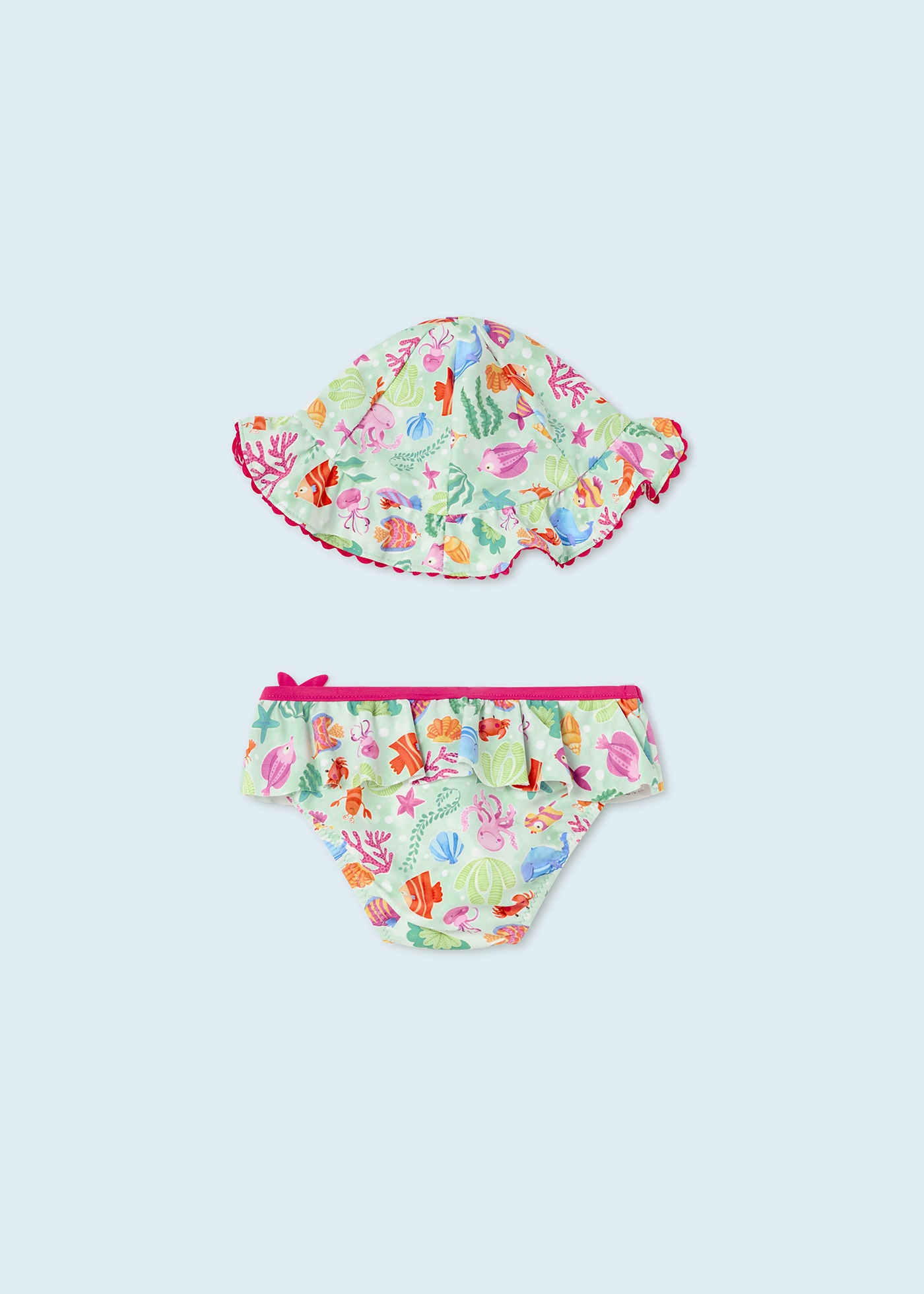 Conjunto de banho para bebê de 2 peças com touca e sunga.