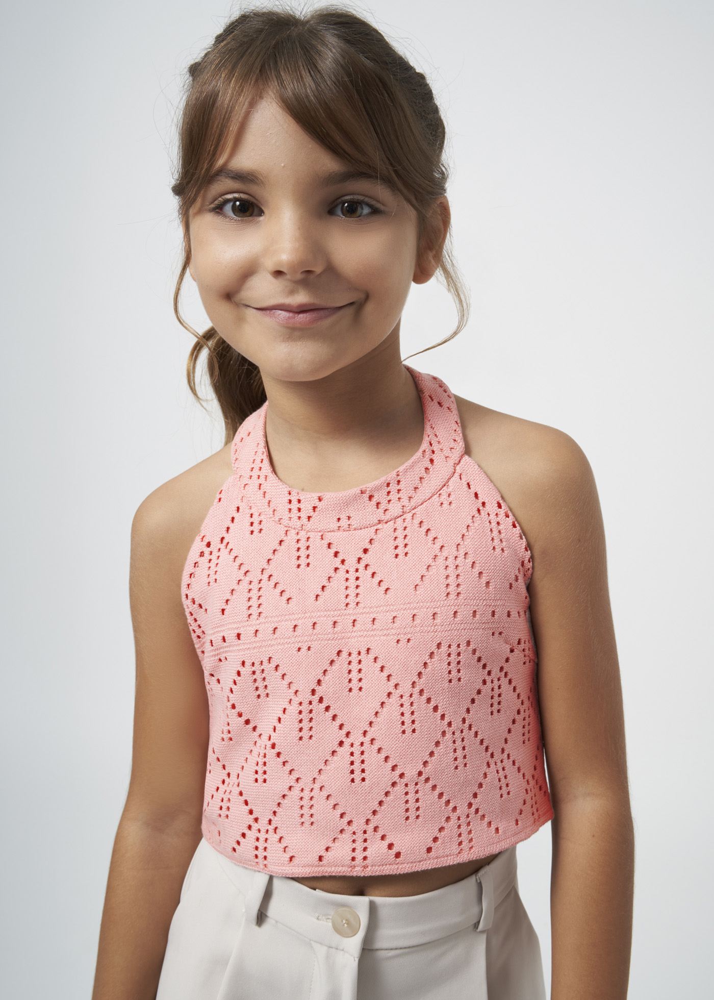 Top de algodão com detalhes vazados para menina