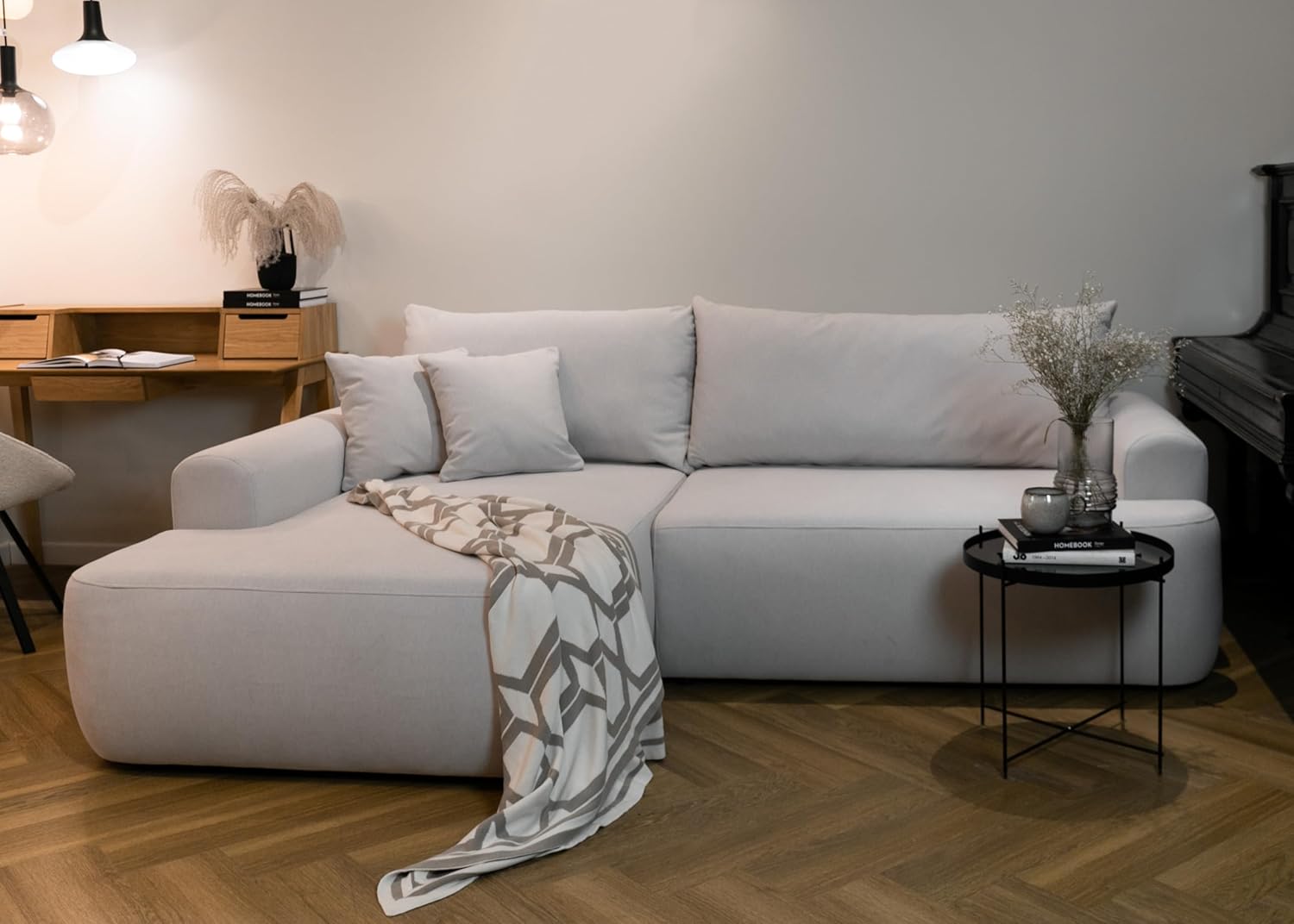 Selsey OVO - Ecksofa mit Schlaffunktion, Bettkasten, Ottomane Links, Easy-Clean-Veloursbezug in Cremeweiß
