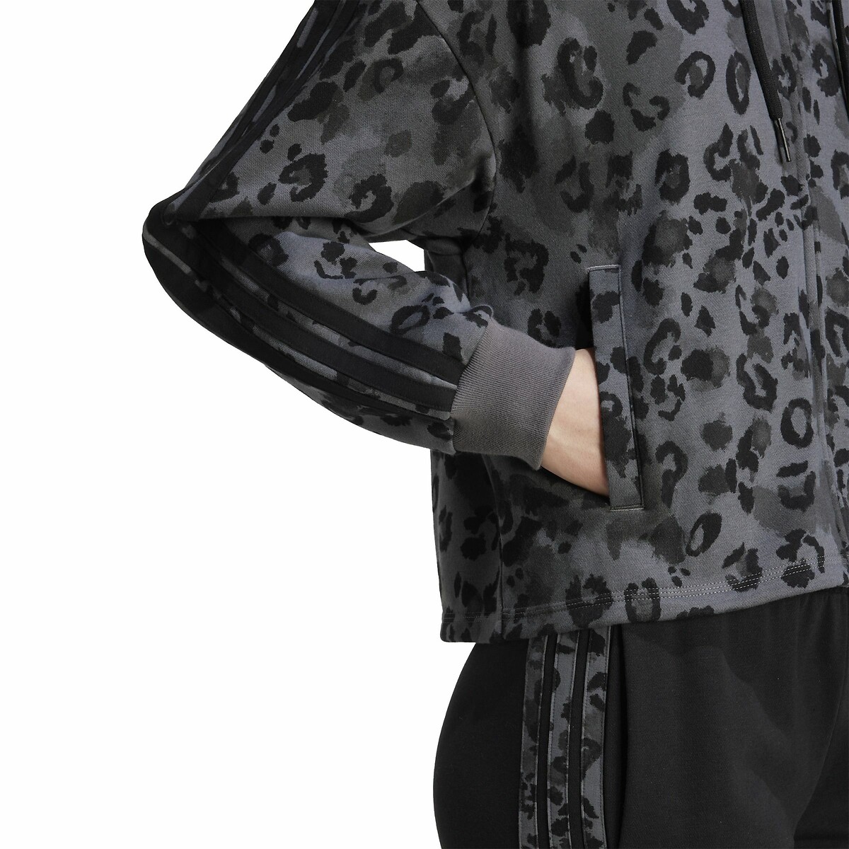 ADIDAS ROUPAS ESPORTIVAS<br>Moletom com estampa de leopardo