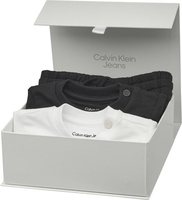 CK Kids Newborn Giftpack with monogram logo Beh
