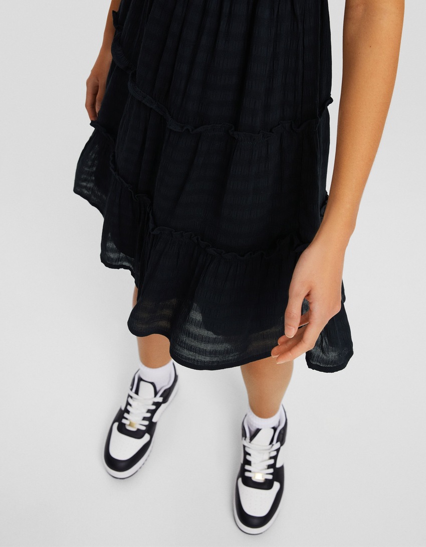 Mini vestido com alças franzidas