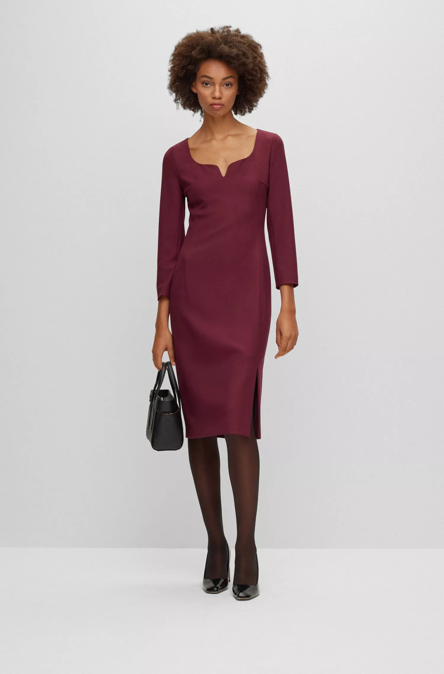 Vestido preto de alfaiataria BOSS com decote em V.