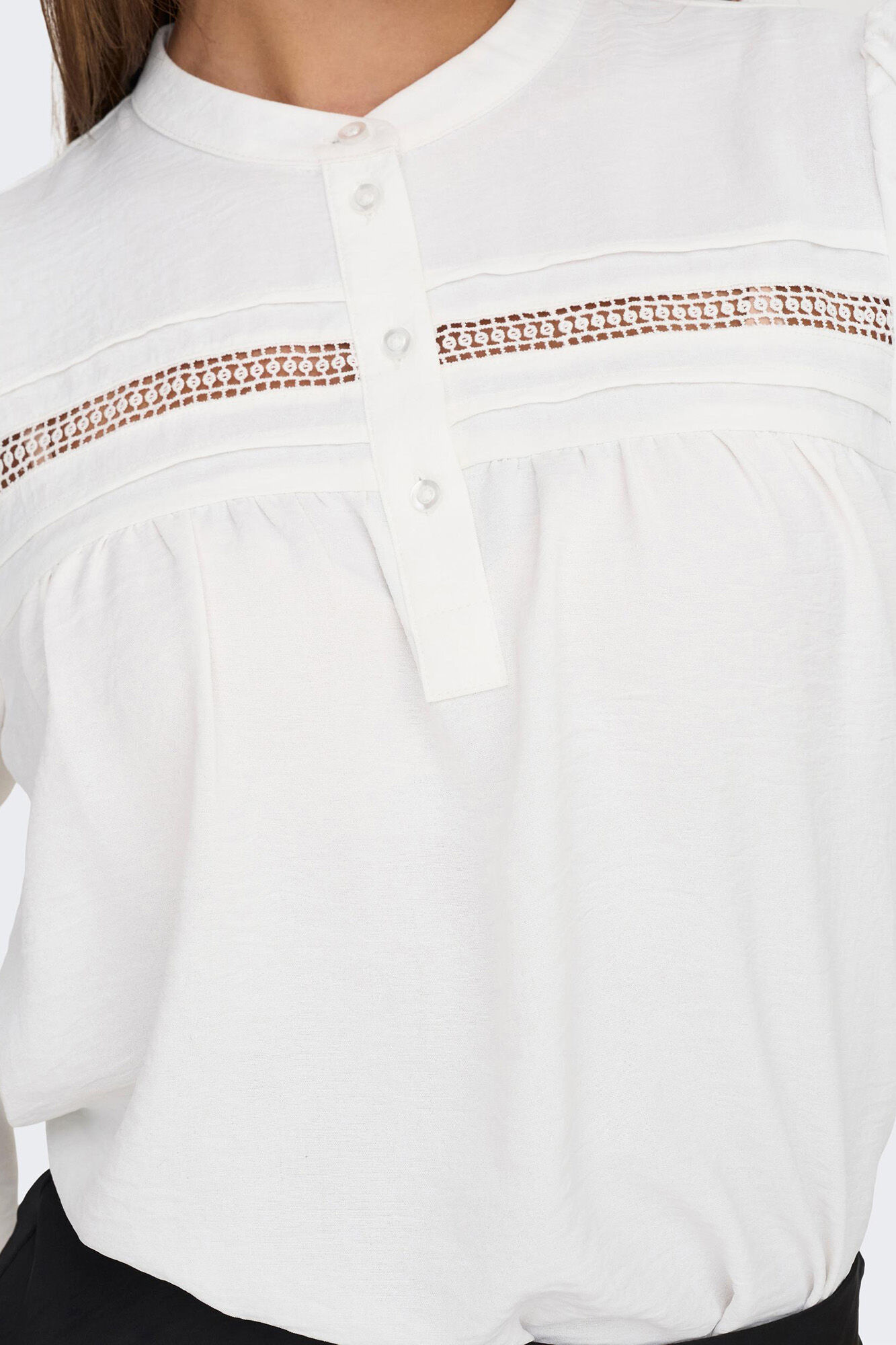 Blusa de renda de mangas compridas