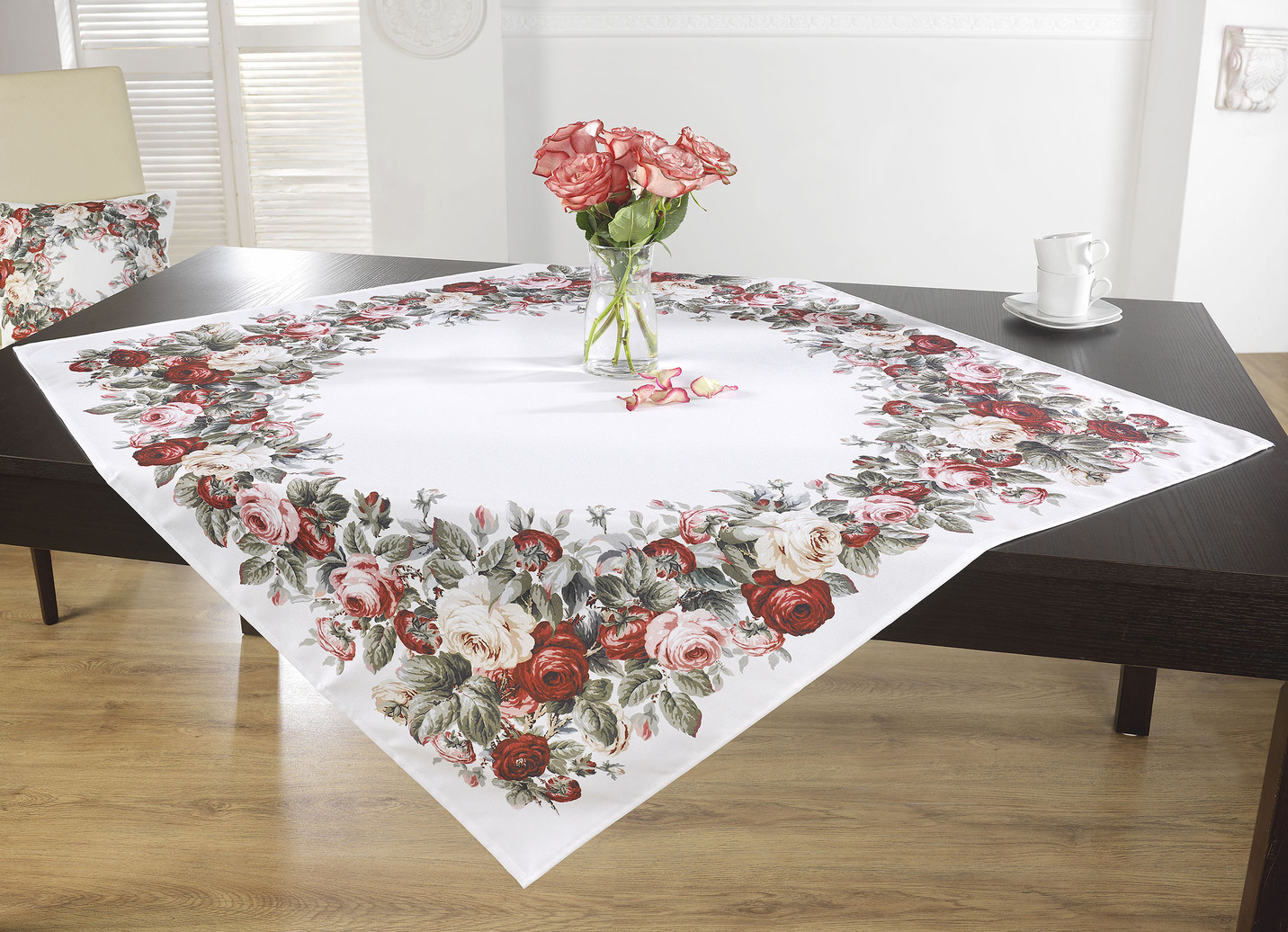 Aussdrucksstarke Tischdecke mit bezauberndem Rosen-Dessin