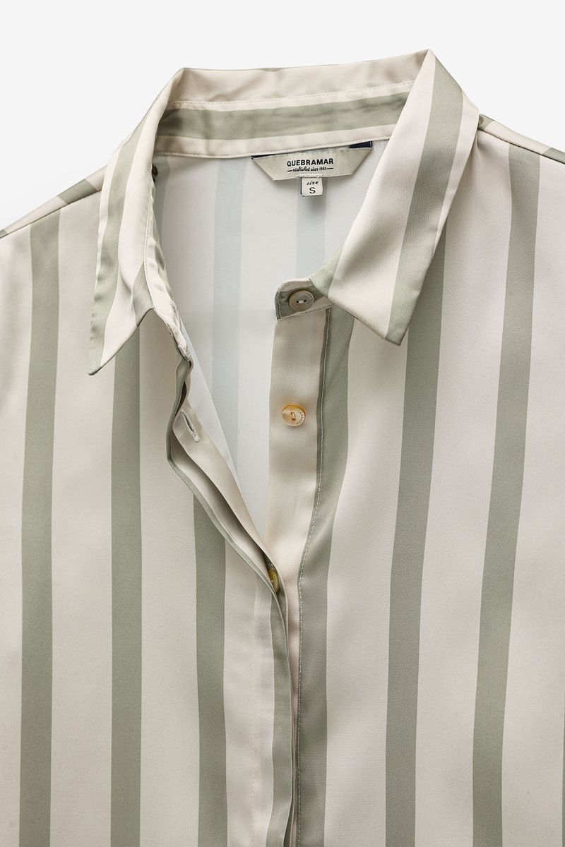 CAMISA FLUIDA COM RISCAS LARGAS