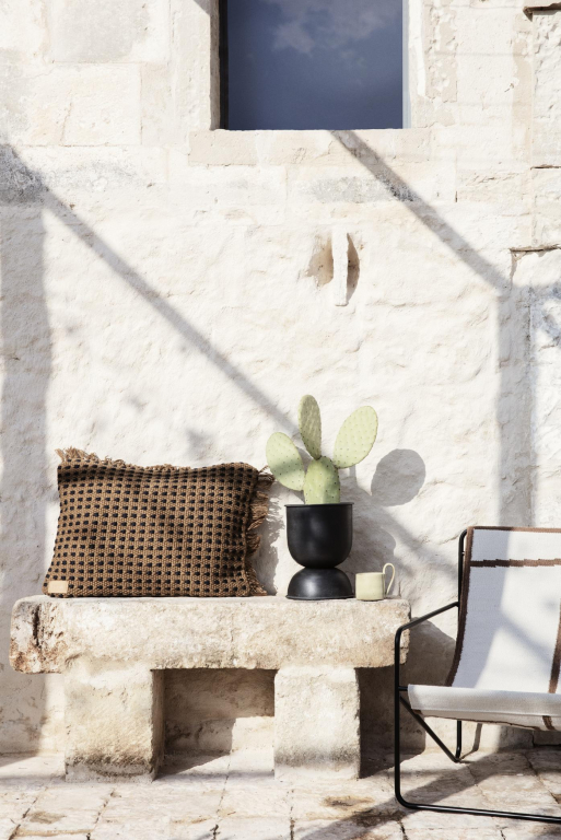 Ferm Living Hourglass plantenbak extra small black