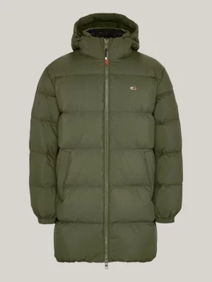 Parka essencial com capuz e enchimento de plumas, corte casual.