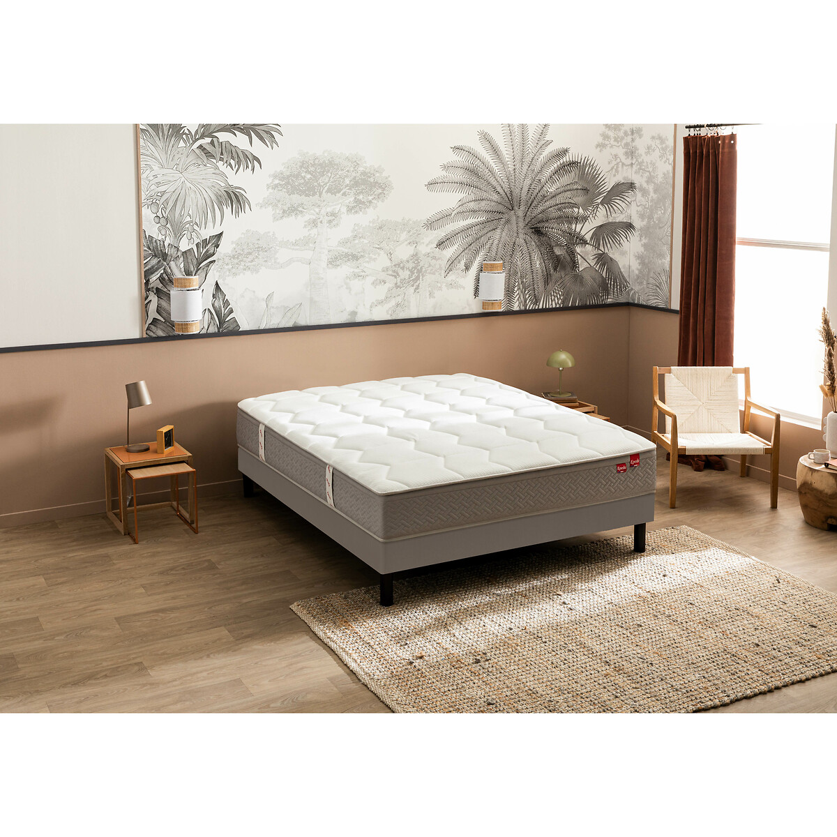 Colchão Ensemble EPEDA com 580 molas e base de cama Destination.