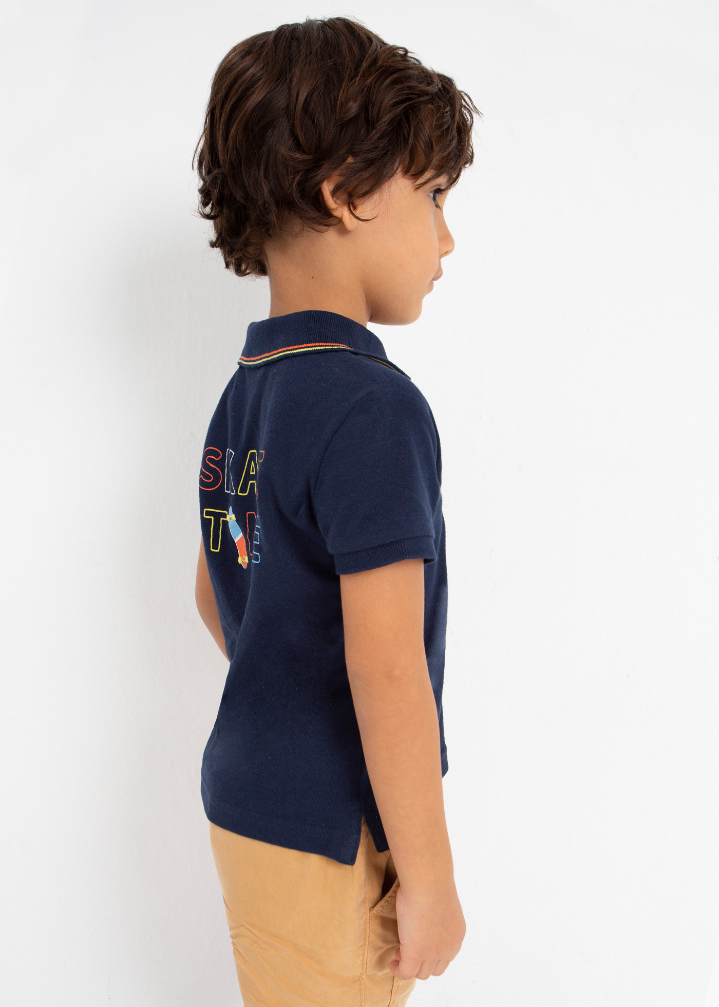 Camisa polo de manga curta com estampa, feita de algodão para meninos