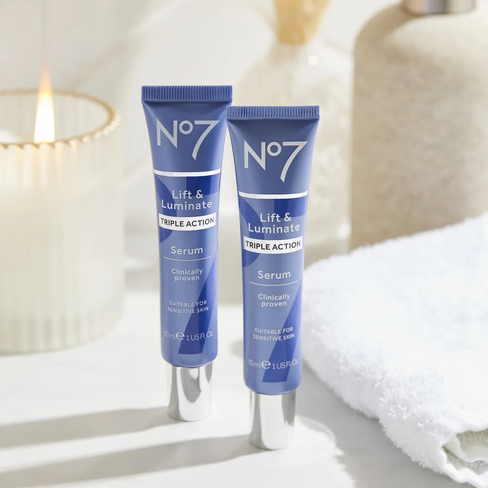 No7 Lift & Luminate Triple Action Serum - 30 ml.