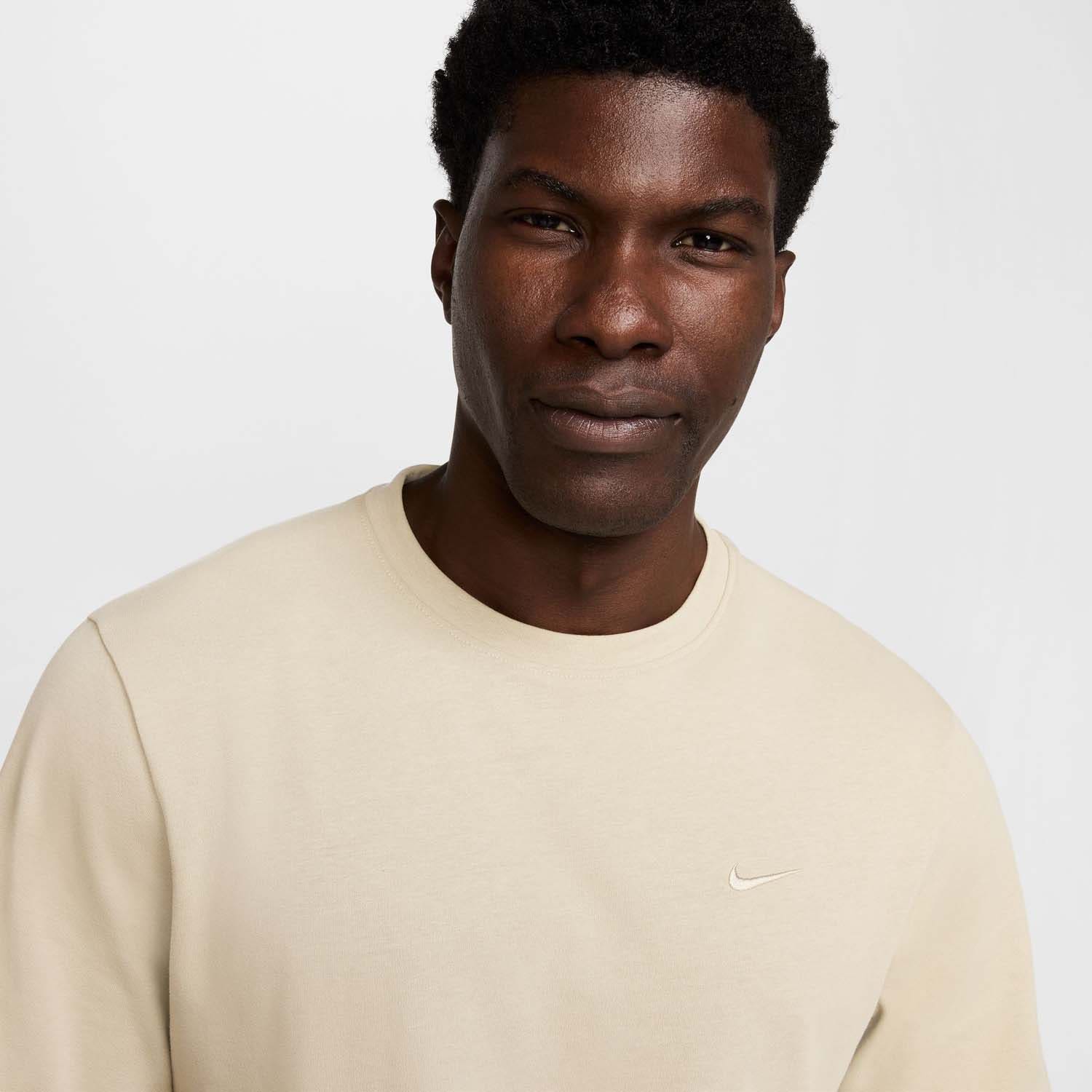 Nike  Primary Tee