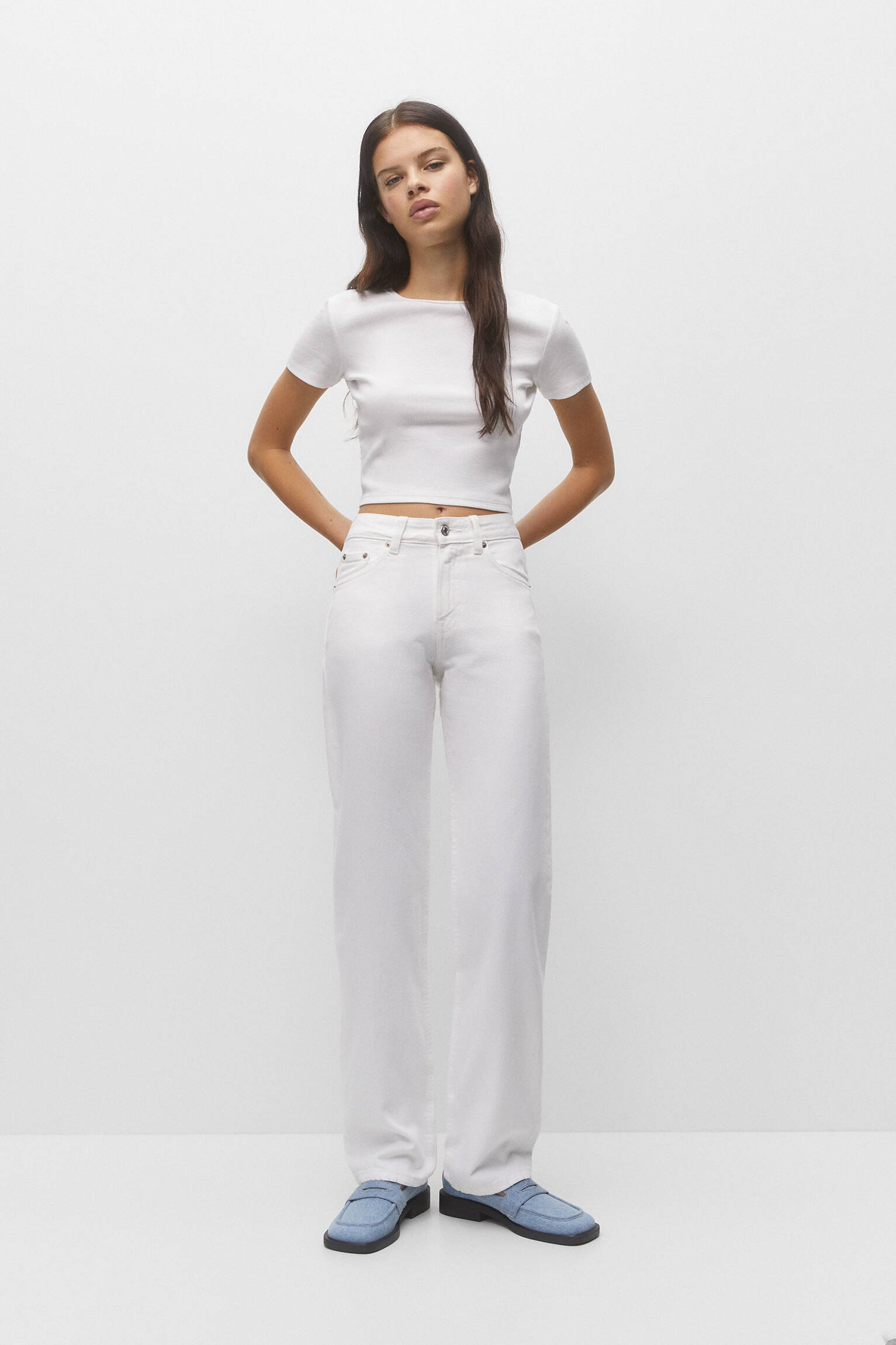 CALÇA JEANS RETA DE CINTURA MÉDIA - BRANCA