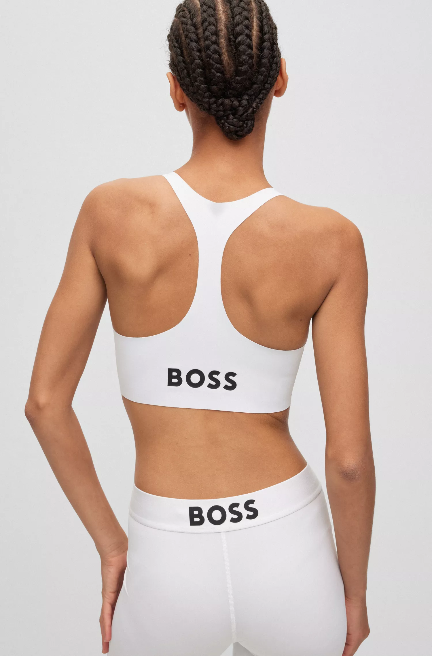 Sutiã BOSS preto com costas nadador e logotipo contrastante.