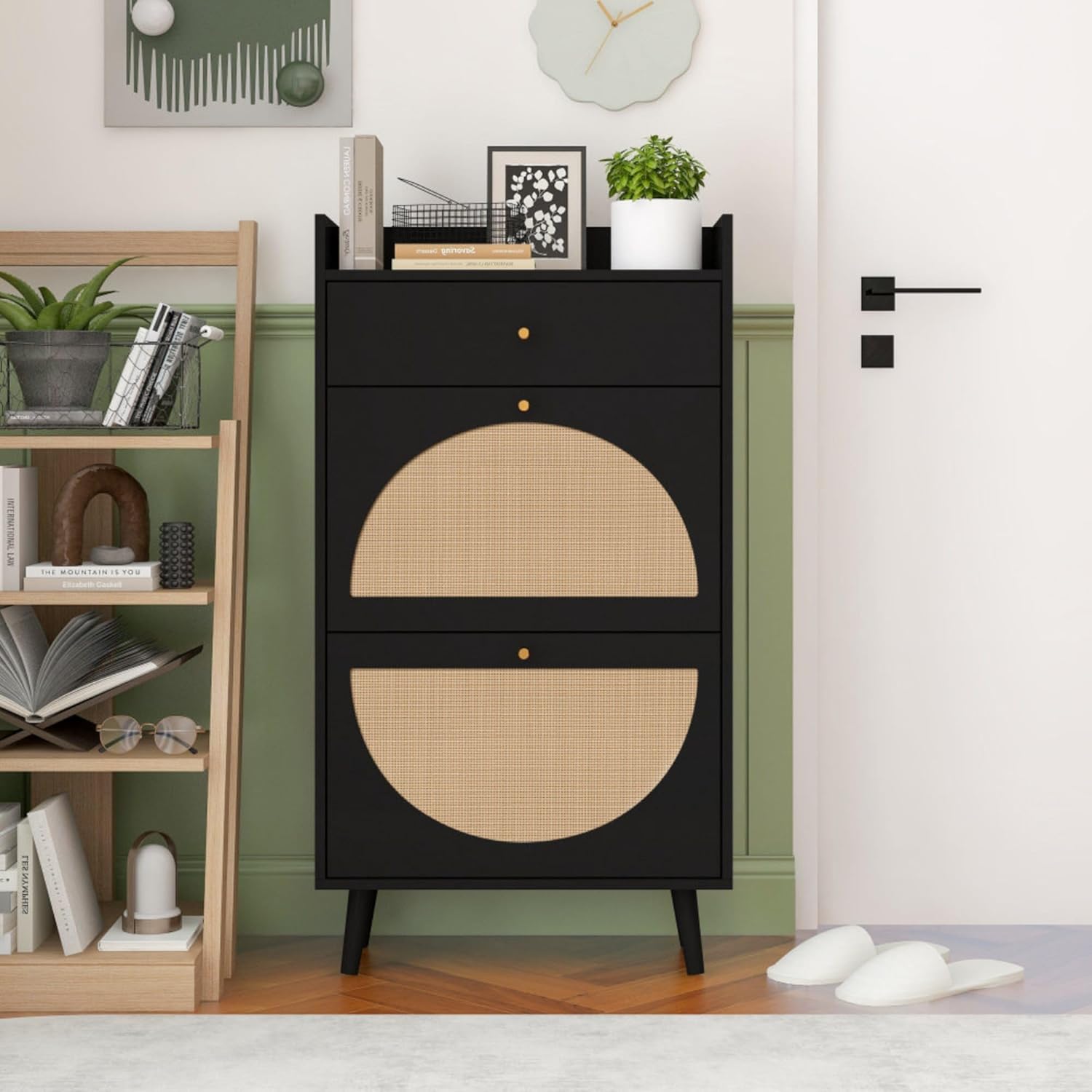Zweitüriger Schuhschrank mit integrierter Schublade und doppeltem Regalsystem im natürlichen Rattan-Design, platzsparender Flur-Schuhspender ohne Feste Rückwand (Schwarz)