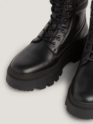 Botas robustas de couro com cadarço e salto alto
