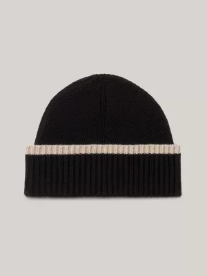 Gorro de malha canelada com estampa de bandeira