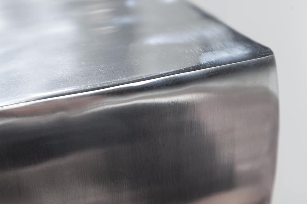 Skulp­tu­raler Beistelltisch TWIST 45cm silber Aluminium poliert Sitzhocker Modern Design