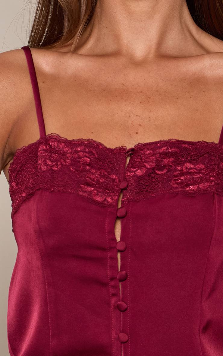 Rouge Profond Caraco En Satin À Boutons Avec Détails En Dentelle