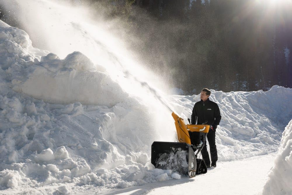 STIGA ST 6272 P TRAC Raupen-Schneefräse, Benzinmotor, 72cm Räumbreite, Scheinwerfer