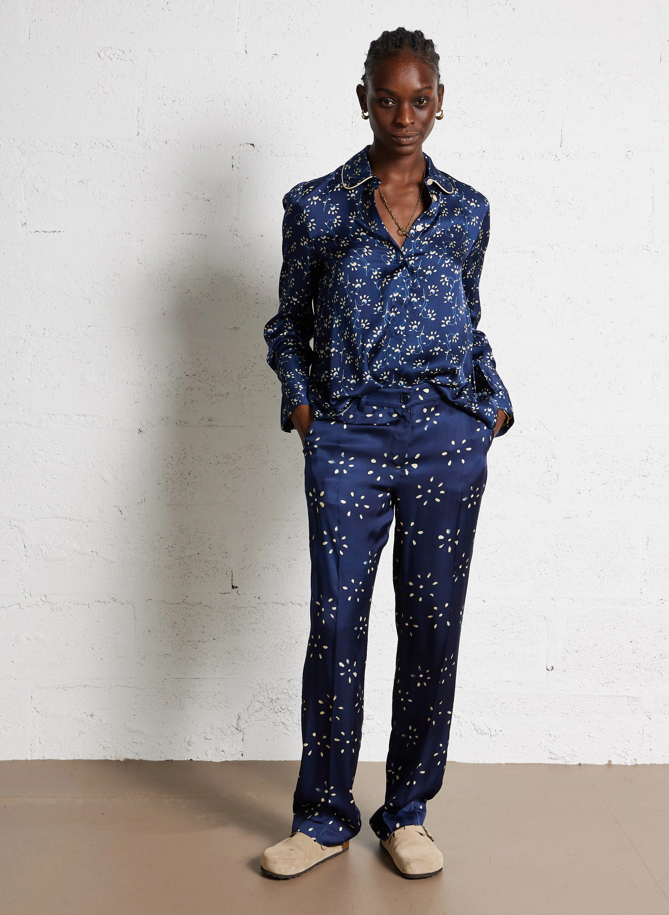 NAIMA - Pantalon droit satiné | Bleu