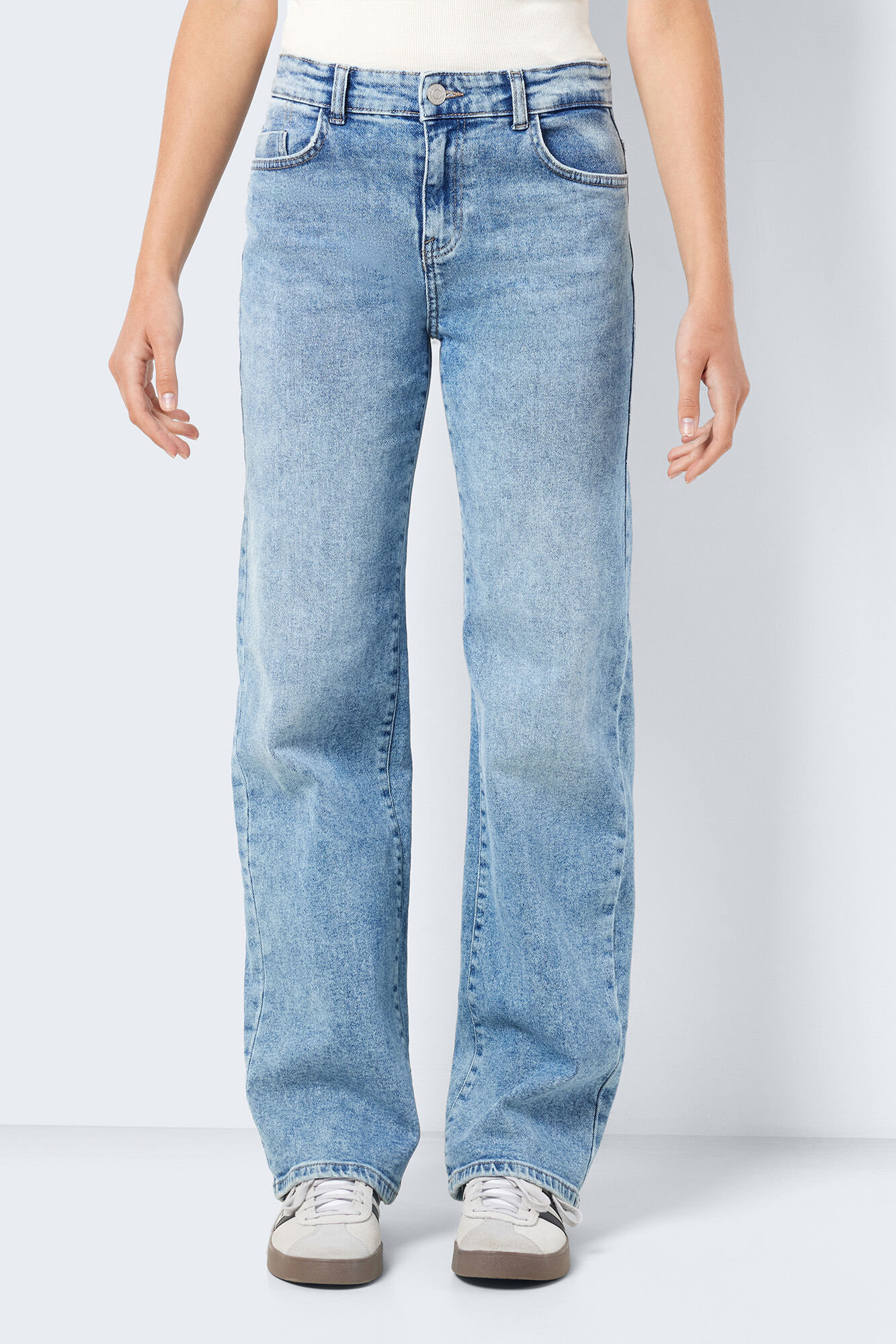 calças jeans de perna larga
