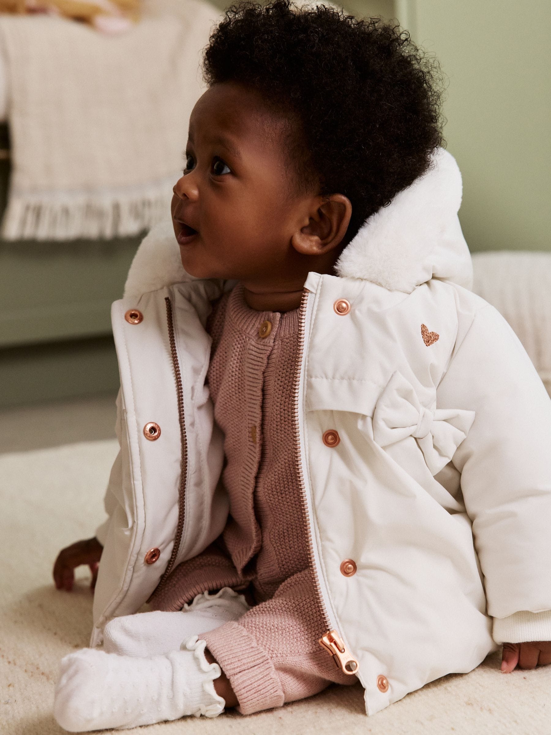 Wit - Gewatteerd babyjasje met strik (0mnd -2jr)