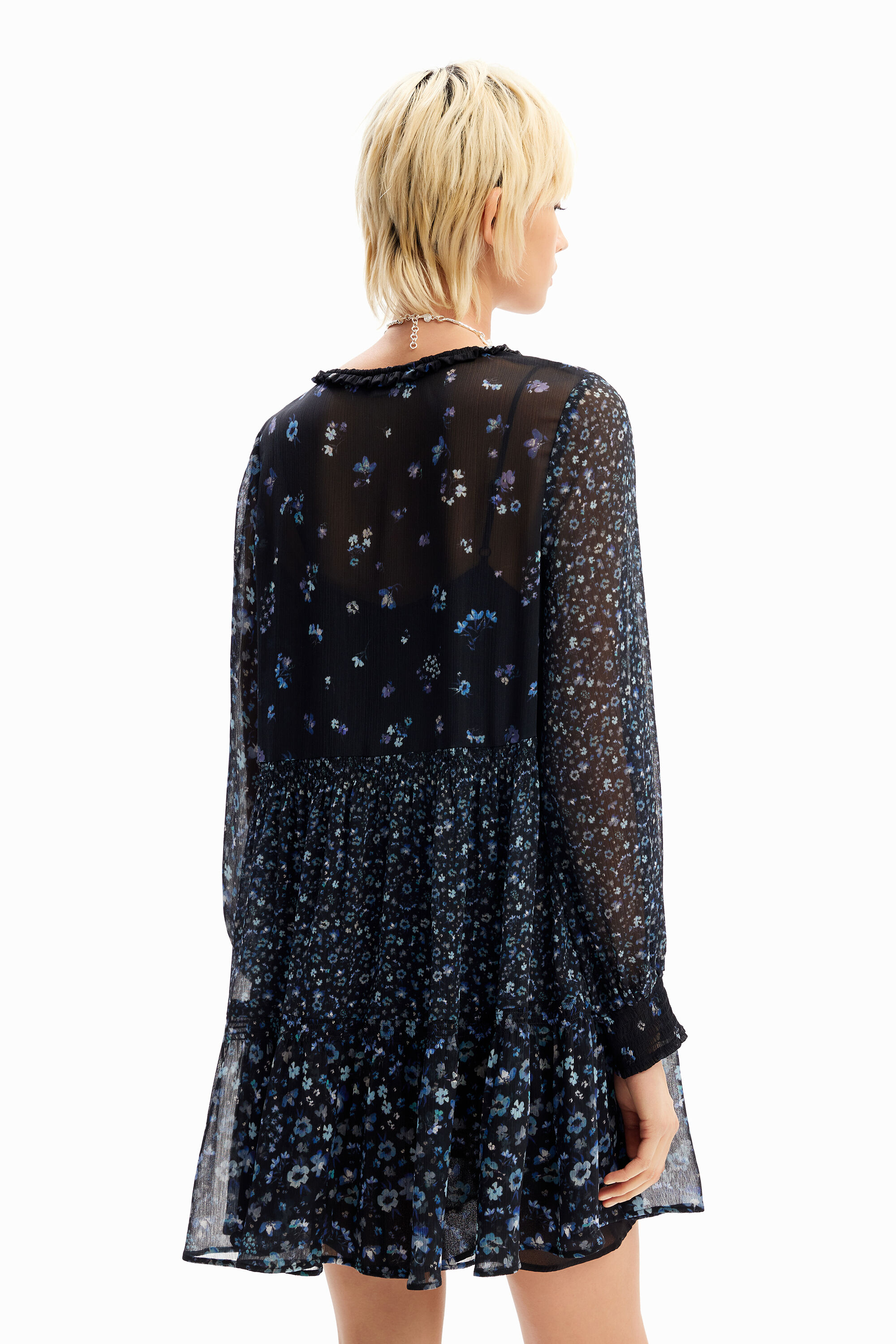 Vestido curto gasa flores
