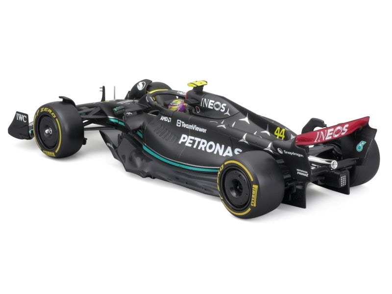 BBurago Mercedes-AMG F1 W14 E Perf. Hamilton 2023 1:24 Sammlermodell im Massstab 1:24