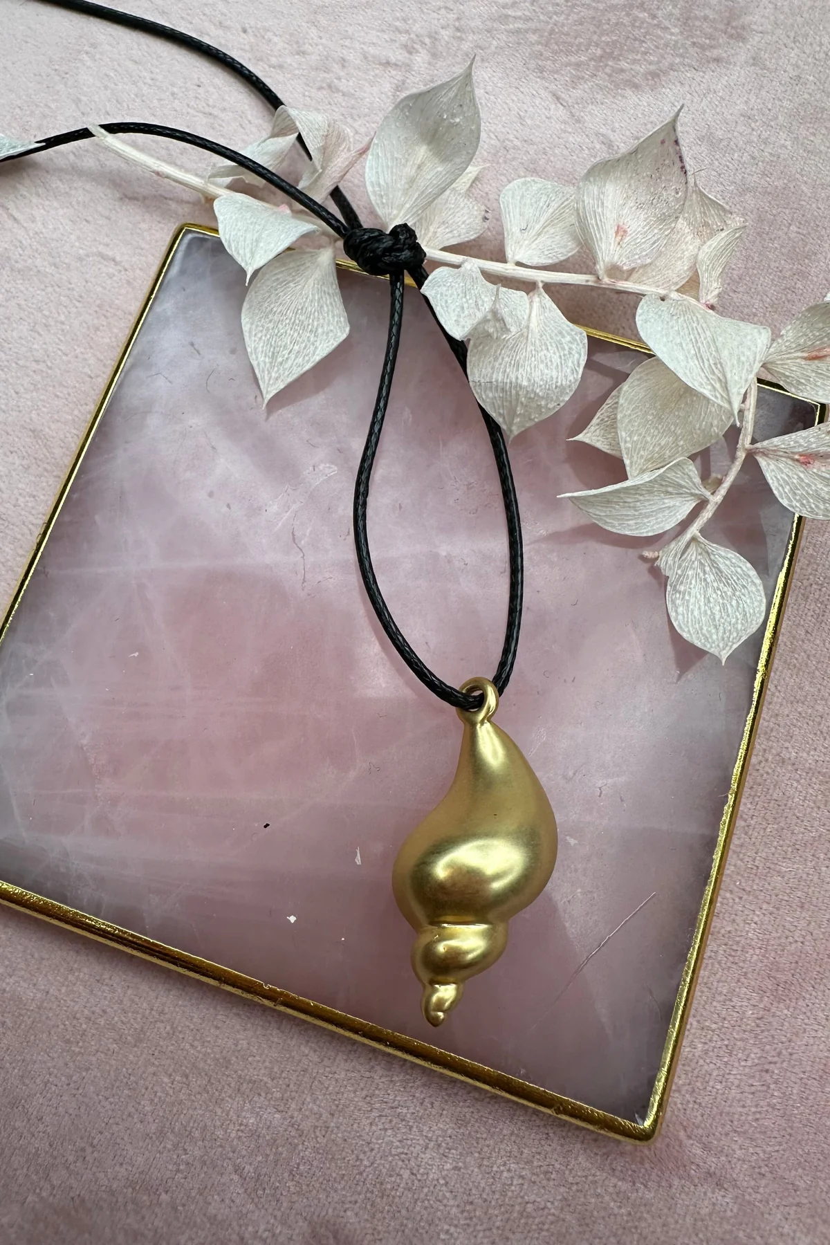 Mellow Moon Shell Necklace forguldet