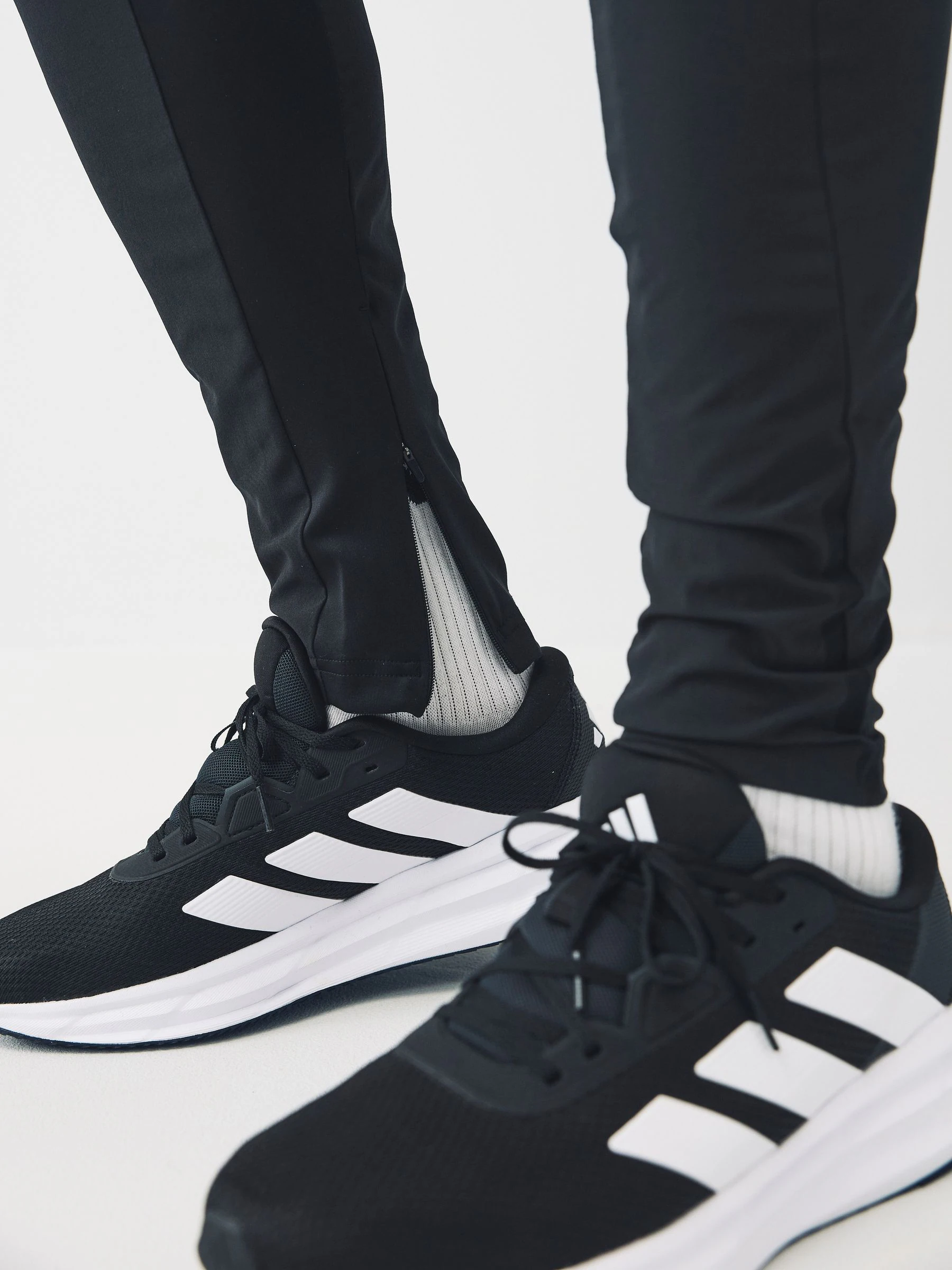Zwart - adidas hybride joggingbroek ontworpen voor training