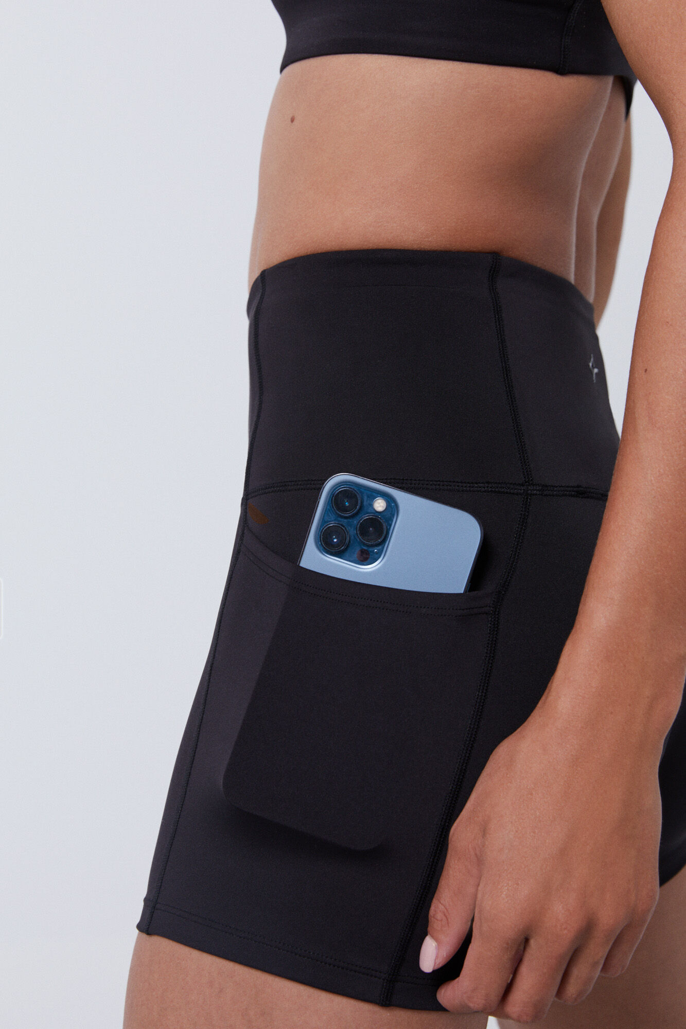 Calça legging curta preta com elasticidade 4D, estilo 