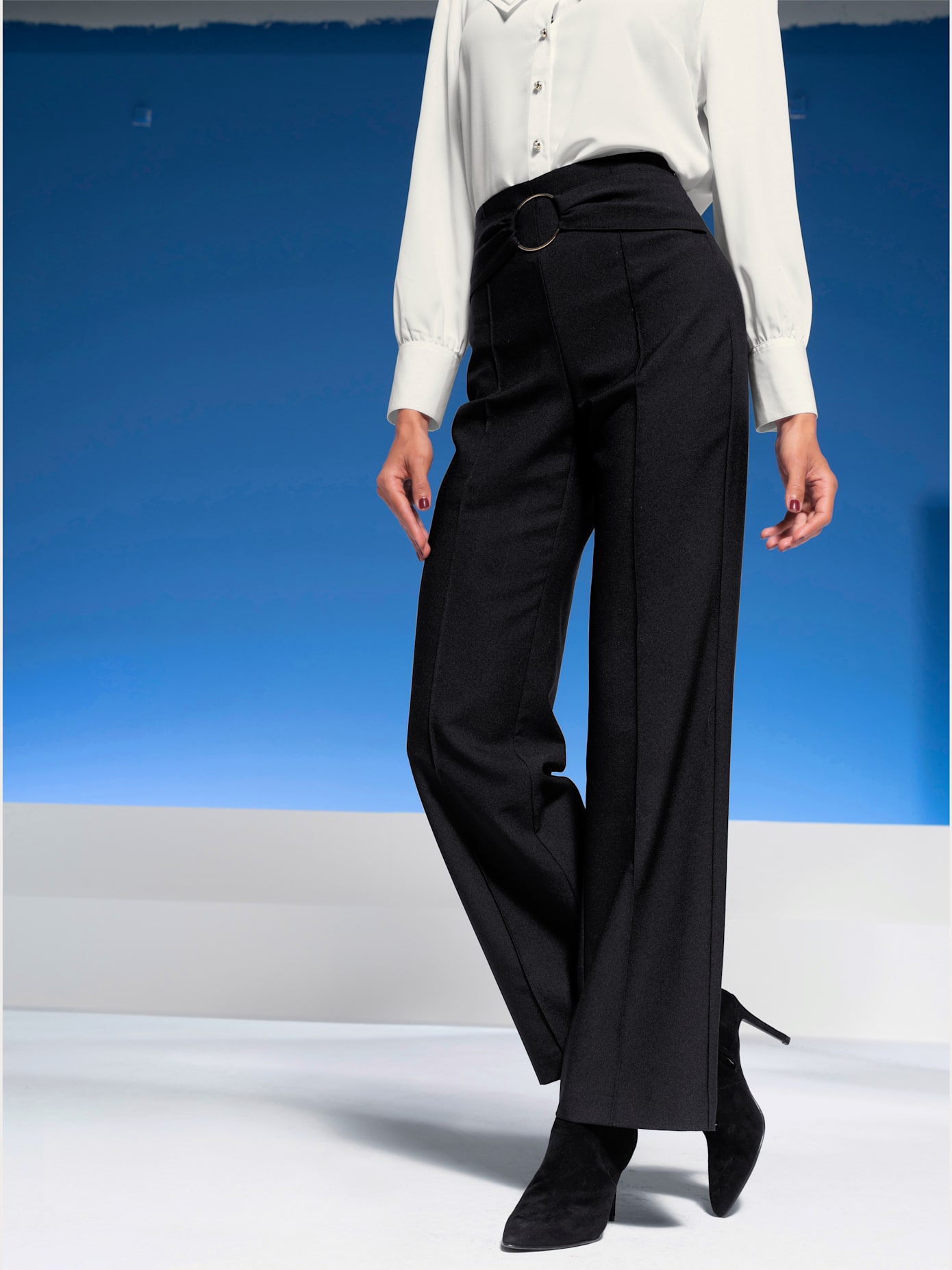 Pantalon allure ceinture devant