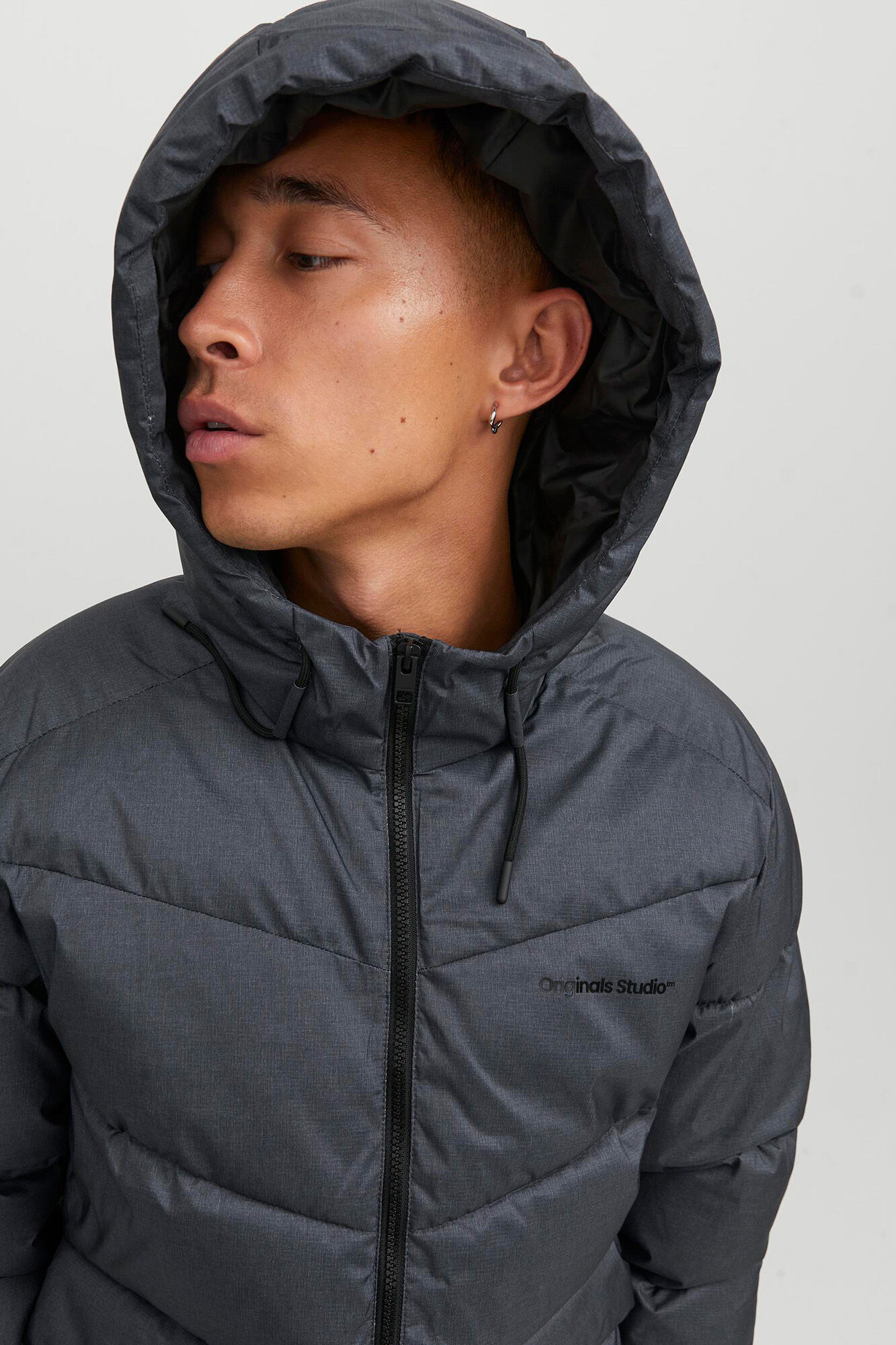 Jaqueta puffer com capuz