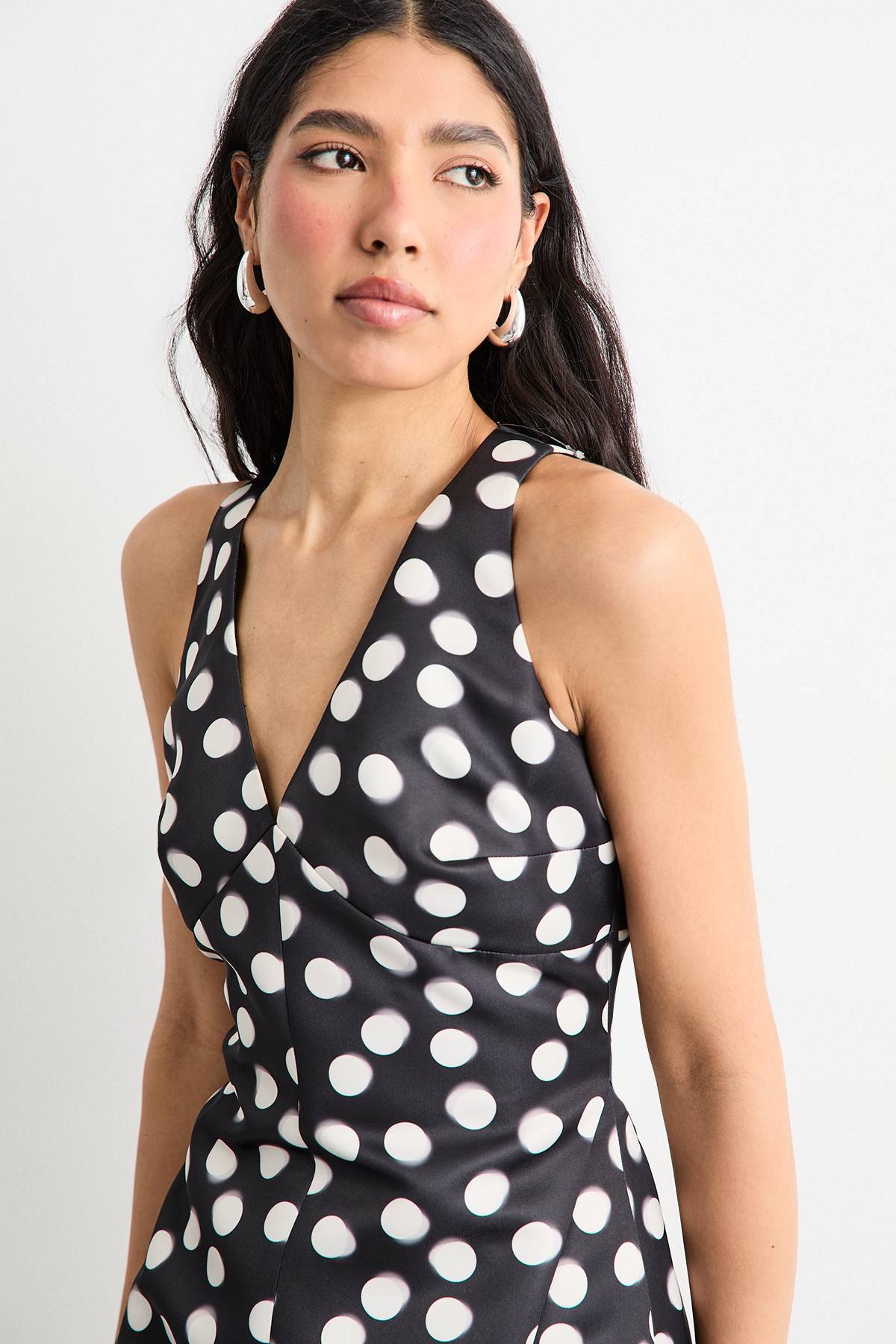 Warehouse Robe Courte En Satin Structurée À Pois