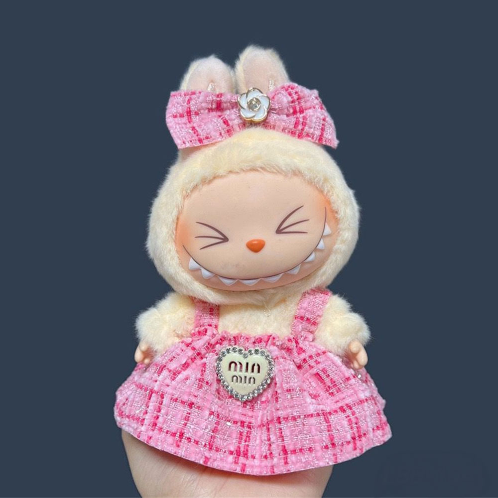 (2-tlg. Set) Monsterhäschen Bouclé Kleid Puppen Zubehör Outfit Verkleidungs Accessoire inkl. Schleife - Rosa