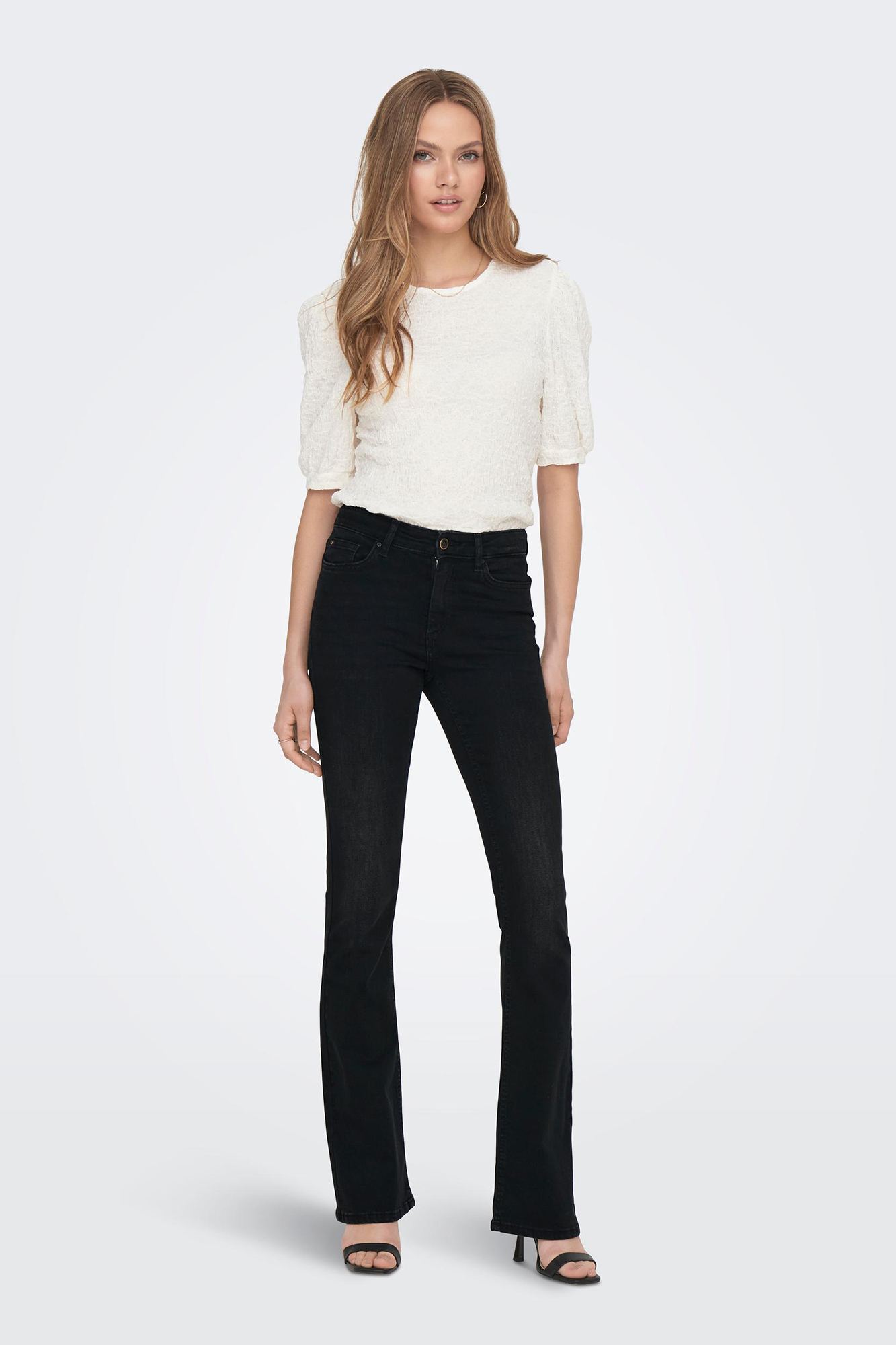 Calças jeans boca de sino de cintura alta