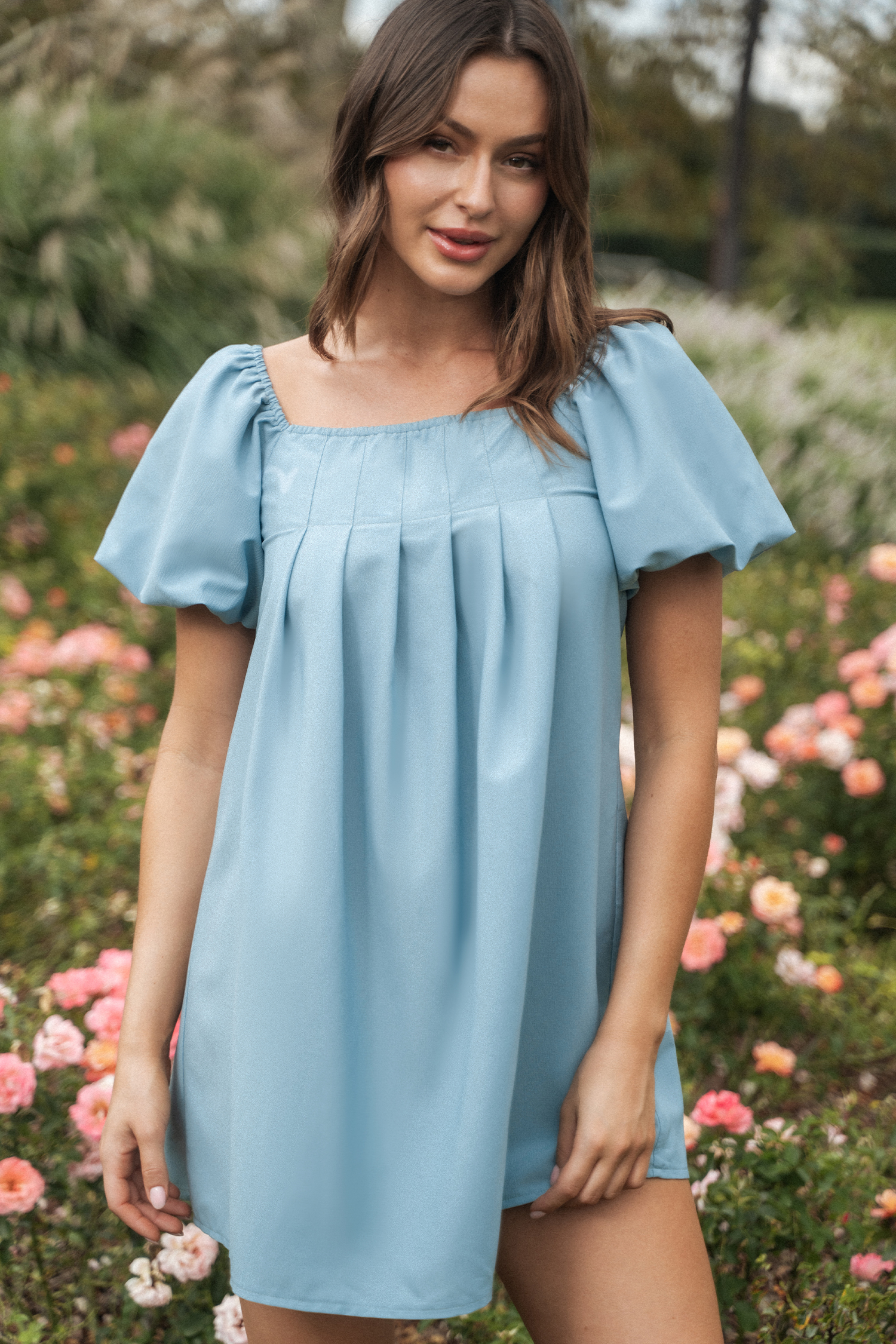 Robe mini à col carré et manches bouffantes bleu pale