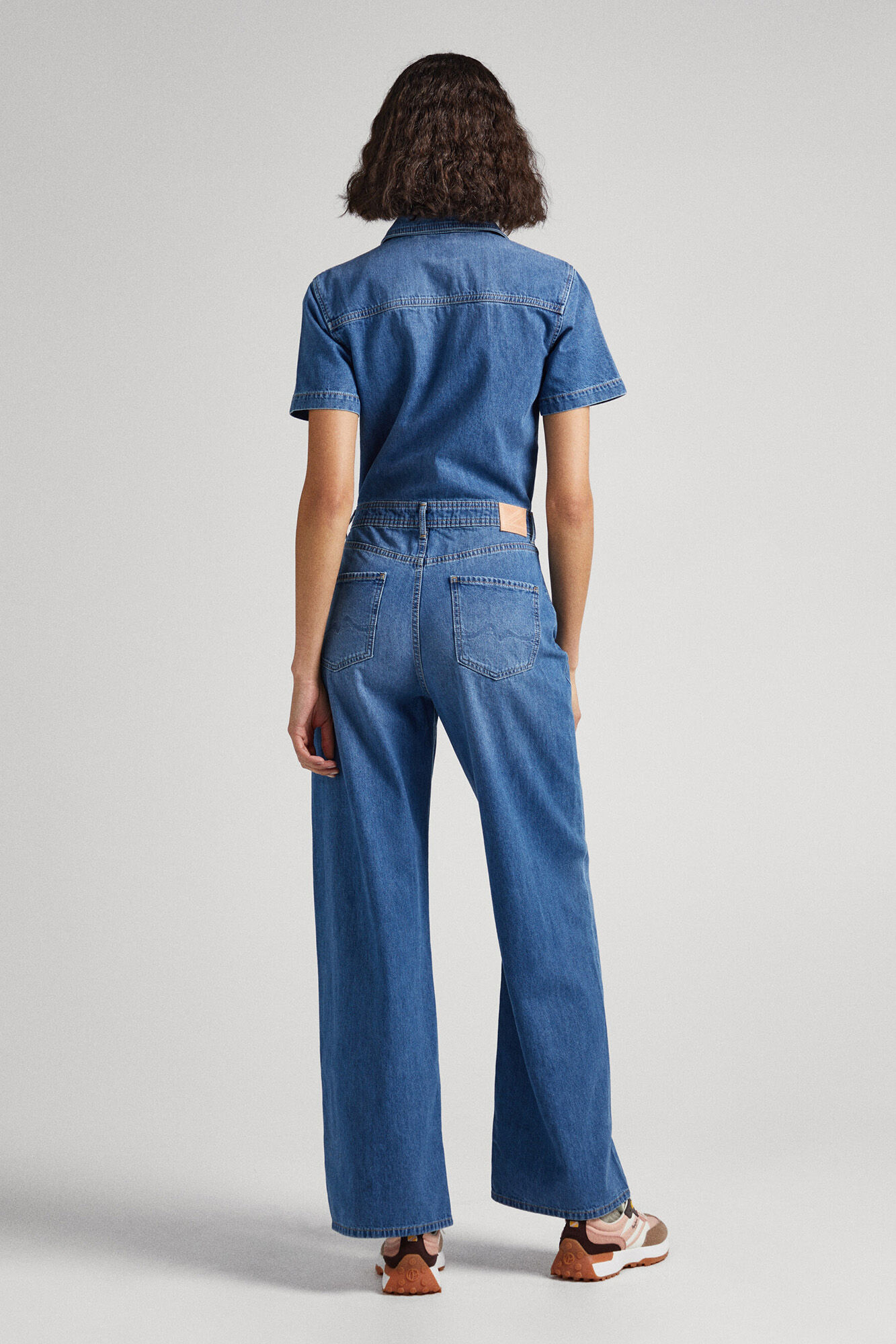 Macacão jeans comprido com mangas curtas