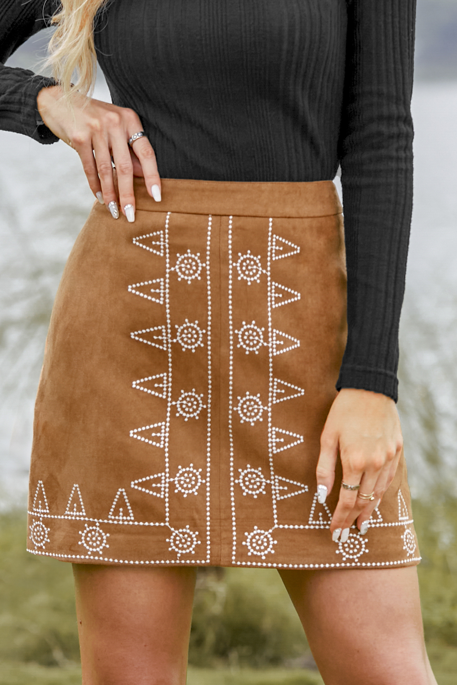 Jupe mini à broderie ethnique