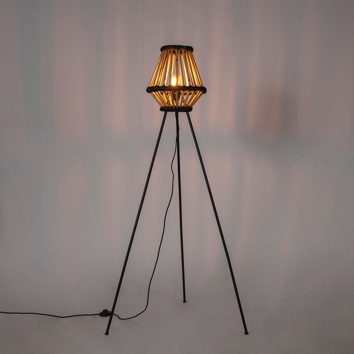 Oosterse tripod vloerlamp bamboe met zwart - Evalin